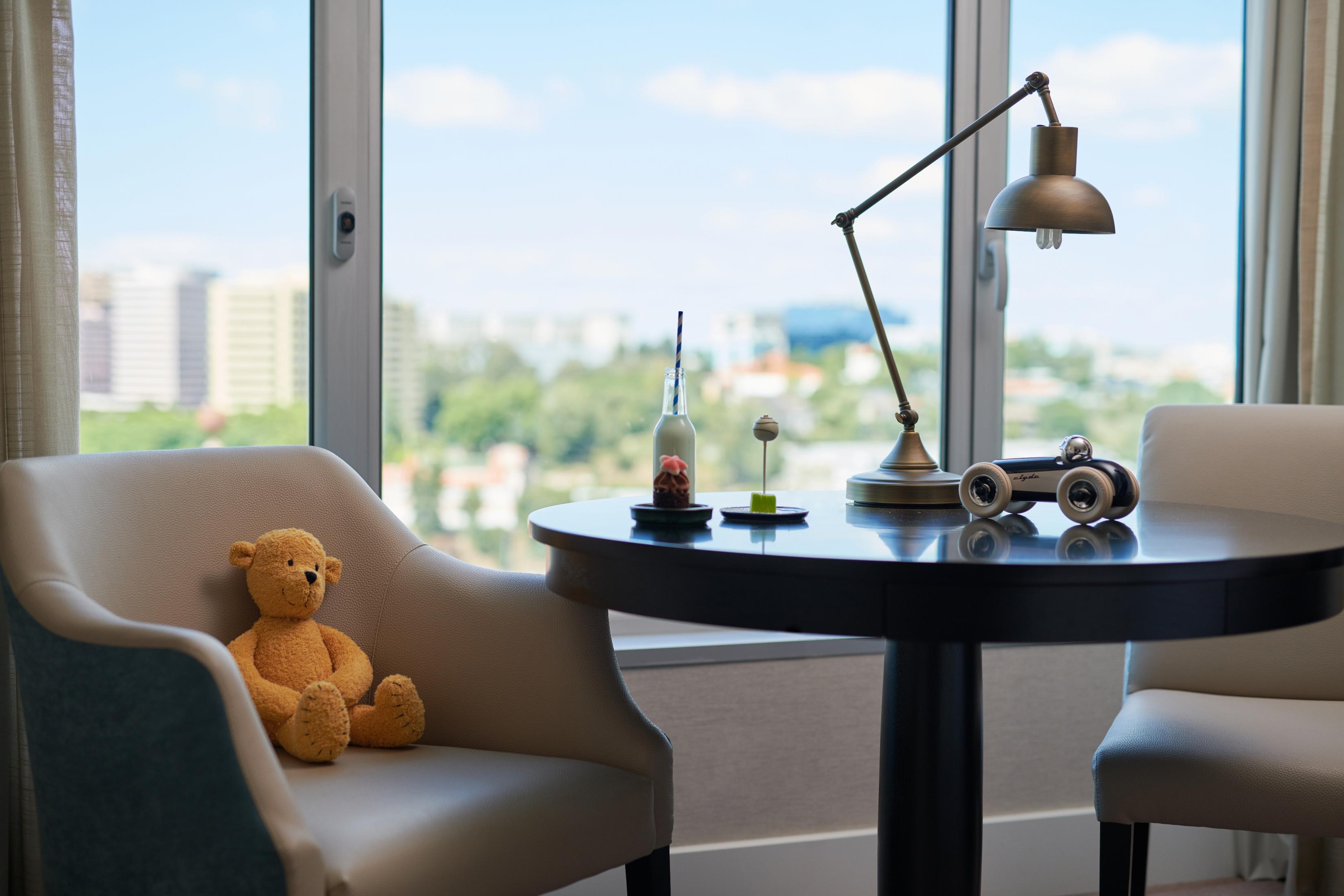 Corinthia Lisbon Hotel Exterior photo A teddy bear in a chair